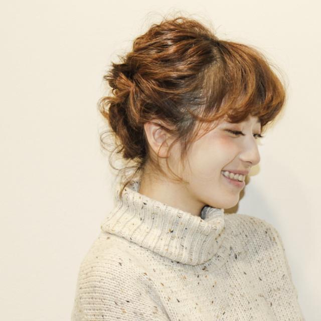 ヘアアレンジヘアスタイル  KAREN ウェット ハーフアップ ラフ ナチュラル 透明感 ダークトーン 外国人風 Tシャツ 表参道