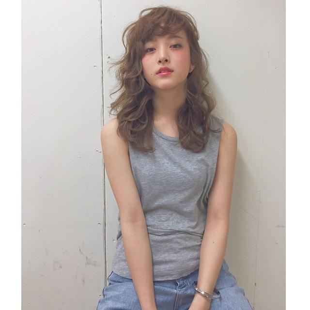セミロングヘアスタイル  名和秀祥 外国人風 ウェーブヘアー 中目黒 stand