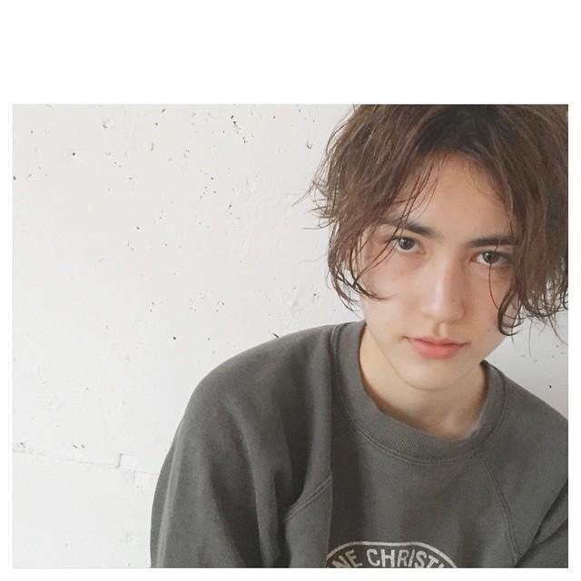 ショートヘアスタイル  内埜晃宏 ウェットスタイル ラフ ナチュラル 外国人風 FUDGE 原宿 ボーイッシュ スウェット meuvle