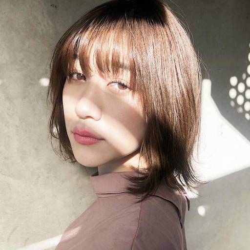 ミディアムヘアスタイル  dydi 表参道 外ハネボブ シースルーバング 外国人風カラー 切りっぱなしボブ タンバルモリ ミルクティーベージュ 前髪 耳かけアレンジ 表参道 抜け感 ハイライト 大人かわいい 大人女子