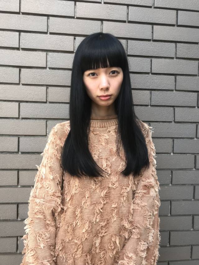 ロングヘアスタイル  CORNER 黒髪 グレージュ 赤味除去 ぱっつん 黒髮