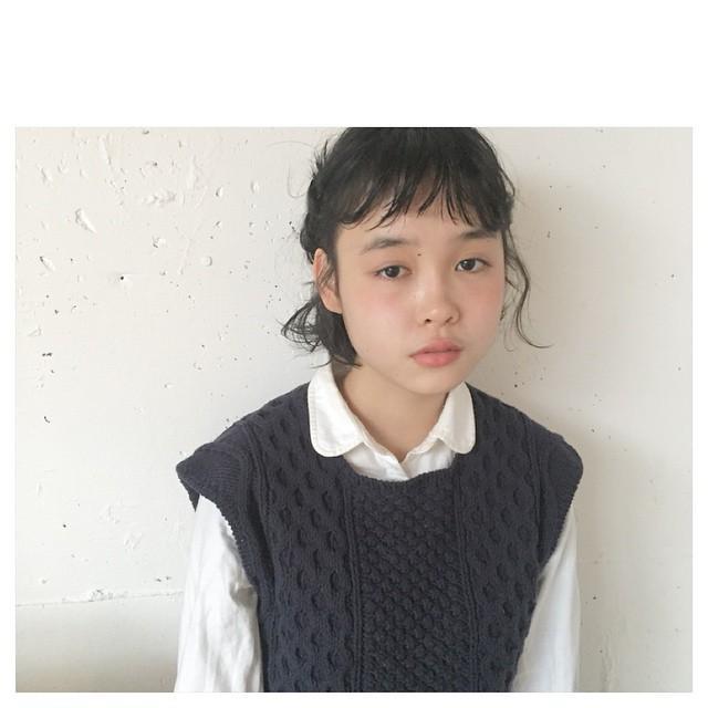 ボブヘアスタイル  内埜晃宏 ニットベスト ダークトーン ショートバング ナチュラル 眉上バング ラフ シャツ 原宿 外国人風 meuvle