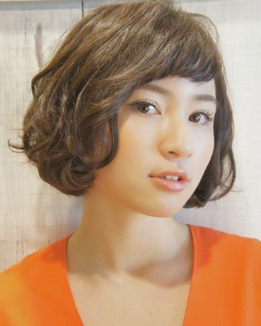 ロングヘアスタイル  かきあげバング ヘルシー ウェーブ グラデーションカラー ハイライト stand