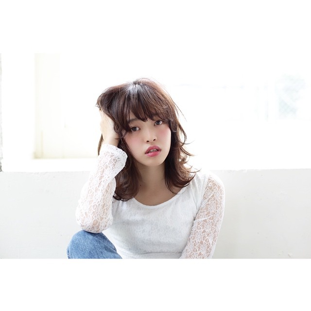 ミディアムヘアスタイル