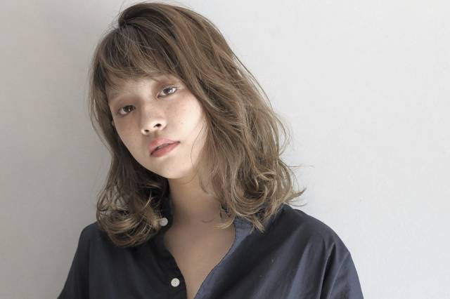 ミディアムヘアスタイル  高田亮助 ハイトーン 外国人風 おフェロ 血色メイク 眉上バング ショートバング 福岡 大名 kchiara