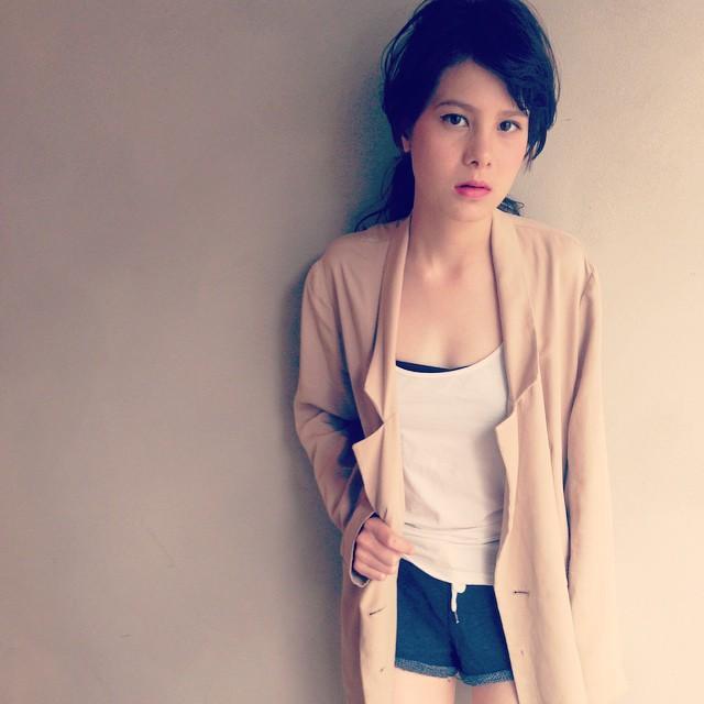 ヘアアレンジヘアスタイル  浅野目結花 ダークトーン 黒髪 ロングアレンジ ジャケット 立川