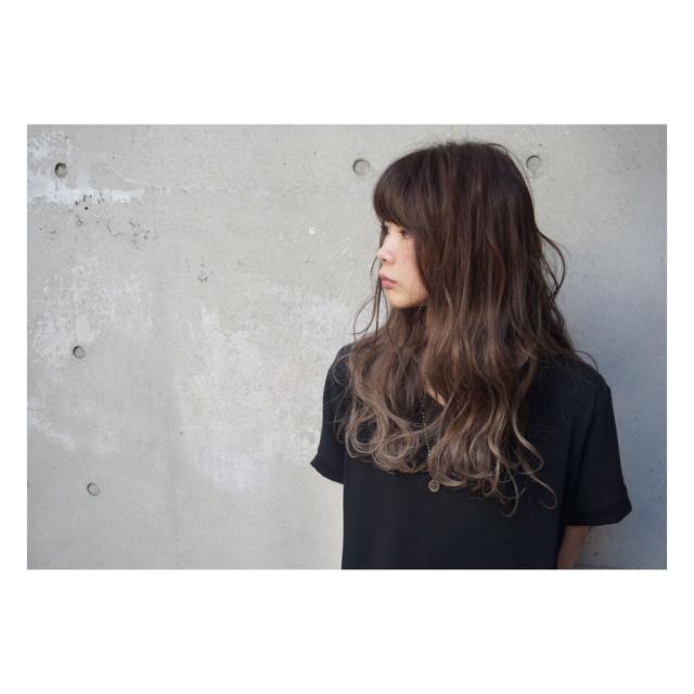 ロングヘアスタイル  hair&make Lapish yachiyodai 透明感 アンニュイ 無造作 ウェーブ ウェット ラフ 外国人風 アッシュ アッシュベージュ くせ毛風