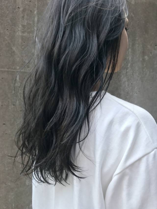 ミディアムヘアスタイル  ヘアスタイル 艶髪 艶ミディー ロブ 大人かわいい ワンカール ナチュラルストレート 簡単スタイリング 流しバング 表参道南青山 重めスタイル レイヤースタイル 艶カラー ベージュカラー AFLOAT D'L