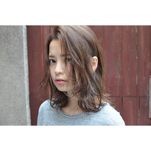 ミディアムヘアスタイル