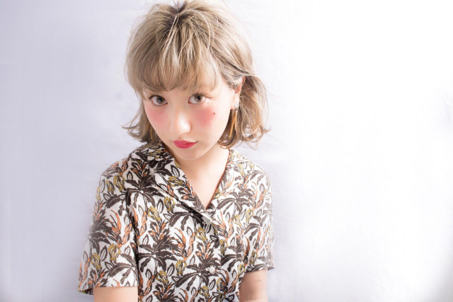 ヘアアレンジヘアスタイル  シースルーバング 外国人風 無造作 ラフ 耳かけ 外ハネ アンニュイ ウェット 透明感 ウェーブ アッシュ HOEK HOEK