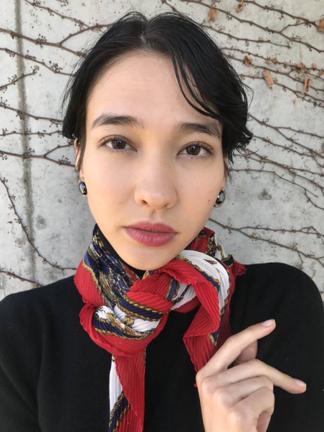 セミロングヘアスタイル  carlm うざバング センターパート シースルーバング 黒髪 ラフ アンニュイ 今泉美容室 minastyle 福岡美容室 透明感