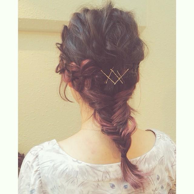 ヘアアレンジヘアスタイル  鈴木茜 フィッシュボーン ゴールドピン ピンアレンジ ルーズ 中目黒 代官山 roma