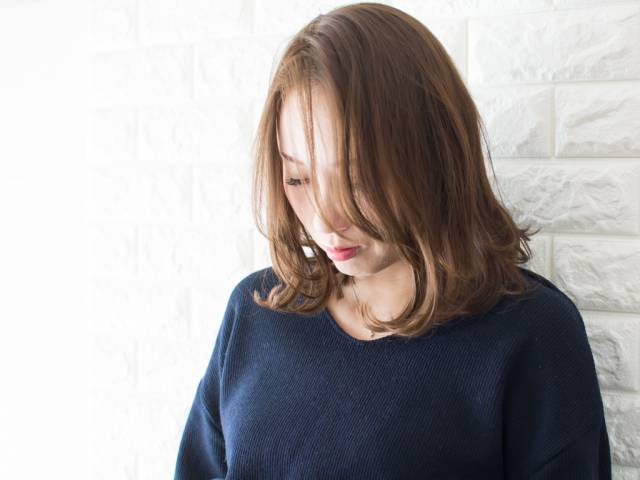 ロングヘアスタイル  清水明菜 ウェーブ ウェット ハイトーン ハイライト ローライト かきあげバング 外国人風 assort
