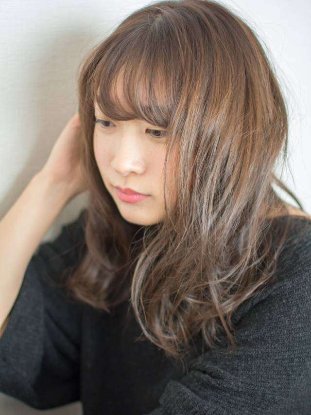 ミディアムヘアスタイル  CORNER 黒髪 アッシュ グレージュ 赤味除去 ぱっつん ブルージュ