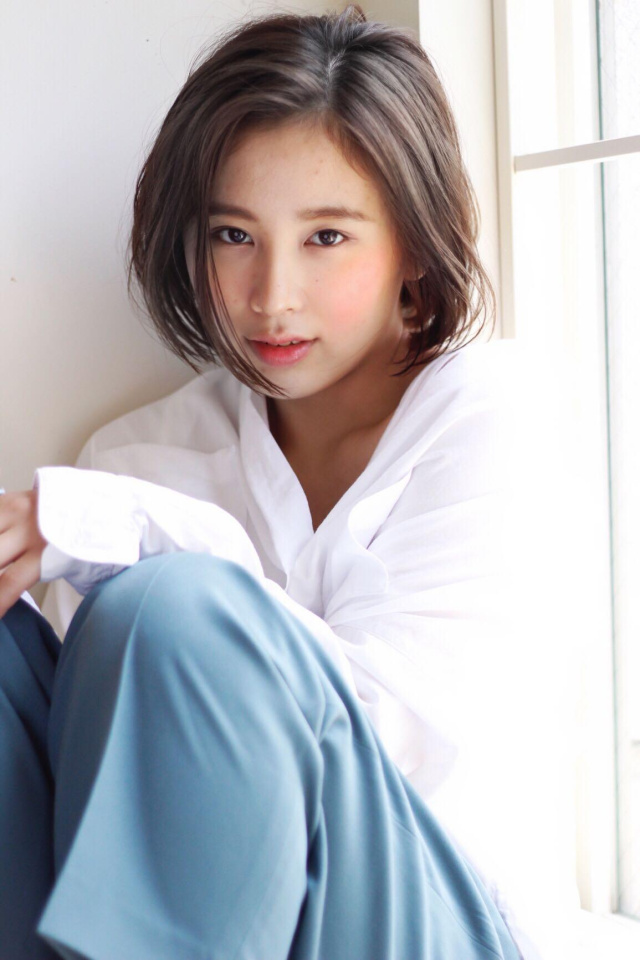 ショートヘアスタイル  透け感 抜け感 ショート アッシュ グレージュ シースルーカラー シースルーバング　 ショーボブ Ami Hair