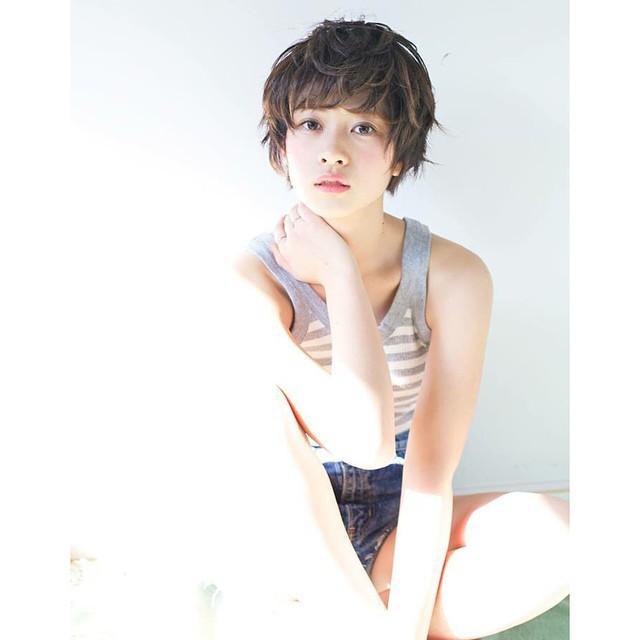 ショートヘアスタイル  佐脇正徳 ナチュラル デニムパンツ ラフ ハイライト ボーイッシュ 表参道 LOAVE AOYAMA