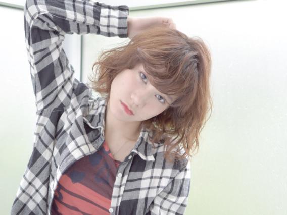 ミディアムヘアスタイル