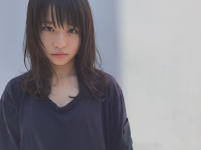 セミロングヘアスタイル  BLESS hair-salon シースルーバング 黒髪 ラフ 外ハネ アンニュイ ウェット 透明感