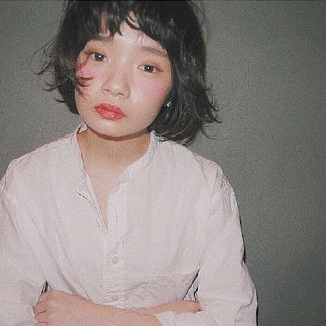 メンズのショートヘアスタイル  FELICITA ひばりヶ丘 FELICITA ひばりヶ丘 メンズカット メンズパーマ ニュアンスパーマ ニュアンス アンニュイ 黒髪 黒髪パーマ タートルネック シャツ