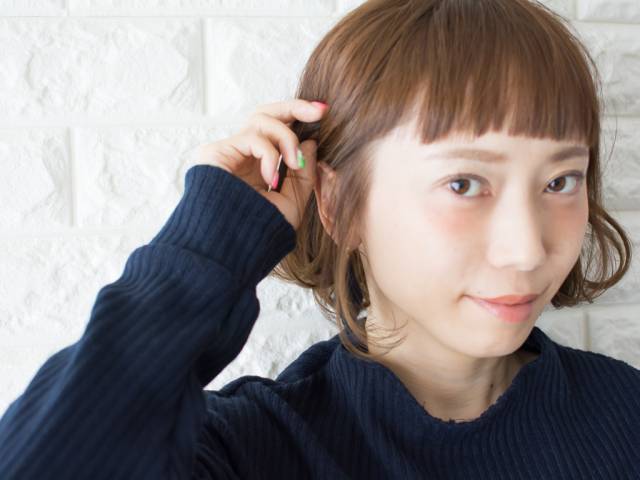 ショートヘアスタイル  carlm 無造作 ラフ 耳かけ ナチュラル かわいい 福岡美容室 今泉美容室 外国人風カラー ハイトーンカラー ちびバング ベージュ ベリショ ベリーショート カジュアルショート ショートバング 束感前髪 マッシュボブ チョッピーバング