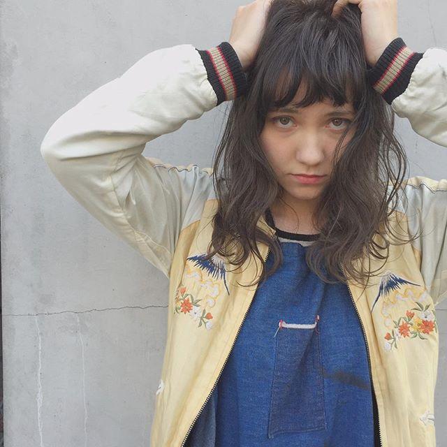 セミロングヘアスタイル  KHAKI