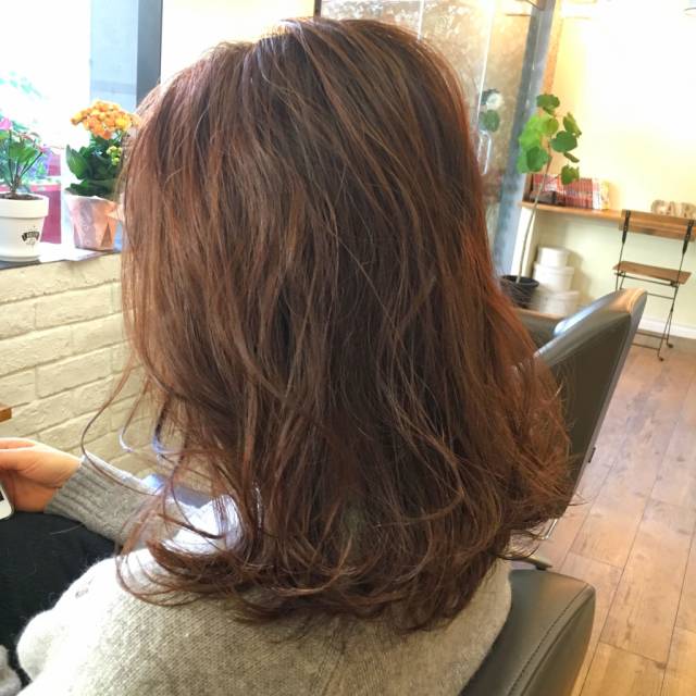 ボブヘアスタイル  センターパート 無造作 外国人風 ラフ 外ハネ アンニュイ ウェット 透明感