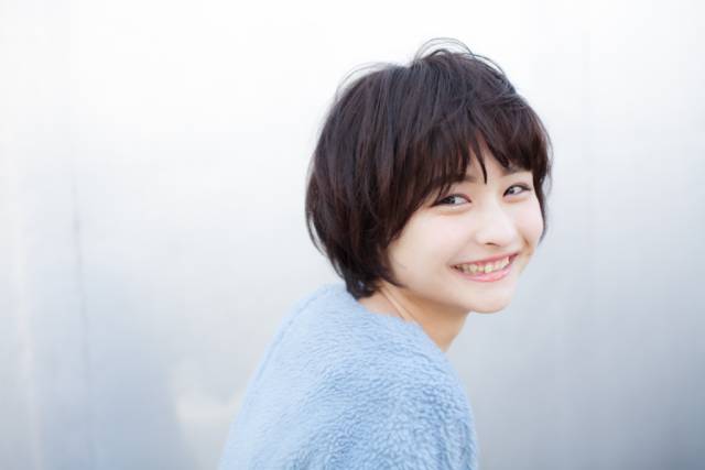 ロングヘアスタイル  豊島春華 スカーフアレンジ ショートバング 眉上バング デニム 原宿 GARDEN omotesando