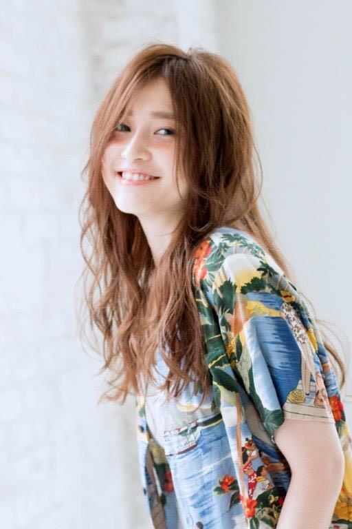 ロングヘアスタイル  うざバング センターパート シースルーバング 外国人風 無造作 ラフ 耳かけ アンニュイ ウェット かきあげバング 透明感 結婚式 デニム ウェーブ joemi by Un ami