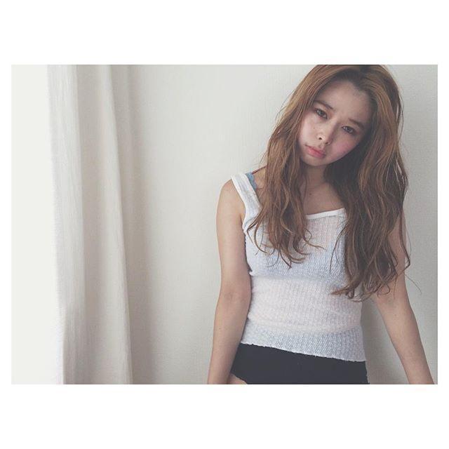 セミロングヘアスタイル  carlm うざバング センターパート 無造作 外国人風 ラフ アンニュイ 福岡美容室 minastyle 今泉美容室