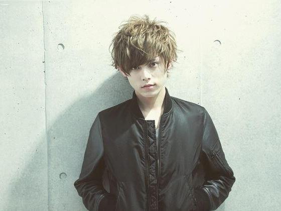 メンズのショートヘアスタイル  JUNYA ハイトーン ブルゾン ストリート グランジ感 大崎捺希 表参道 原宿 GUZZLE