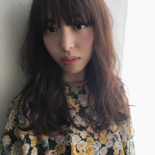 ミディアムヘアスタイル  うざバング シースルーバング 無造作 ラフ アンニュイ 透明感 ウェーブ ゆるウェーブ ナチュラル