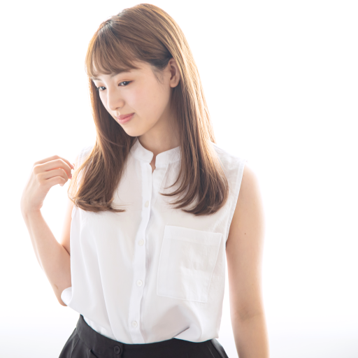 ロングヘアスタイル  ヘアーサロン　Loufreasy ロング ロングヘア ストレート 透明感 外国人風 ナチュラル アッシュ シースルーバング 耳かけ ナチュラルストレート ストレートヘア ストレートパーマ 縮毛矯正 髪質改善 髪質改善ストレート イルミナ イルミナカラー