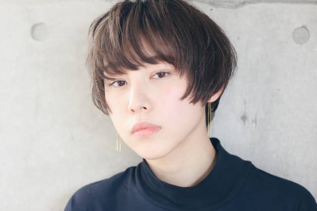 ショートヘアスタイル  mailo アンニュイ ショートボブ シースルーバング アッシュ チョコレートブラウン ラウンドバング ボーイッシュ 寒色系 ミルクティーアッシュ ショコラブラウン ボブ #2018年ヘアスタイル レイヤーボブ