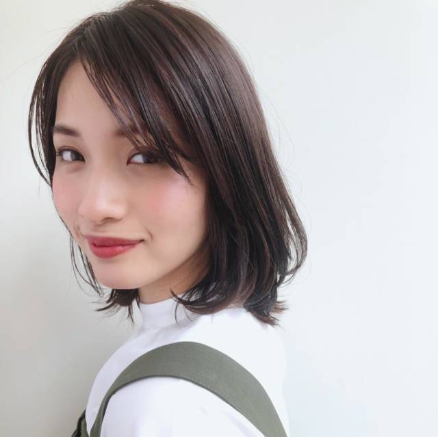 ショートヘアスタイル  ショート マッシュショート マッシュ マッシュボブ ショートカット 似合わせ ヘアアクセ ヘアメイク ヘアスタイル イメチェン ラフ ライン ショートヘア 夏ヘア 簡単スタイリング ナチュラル ナチュラルカジュアル カジュアル