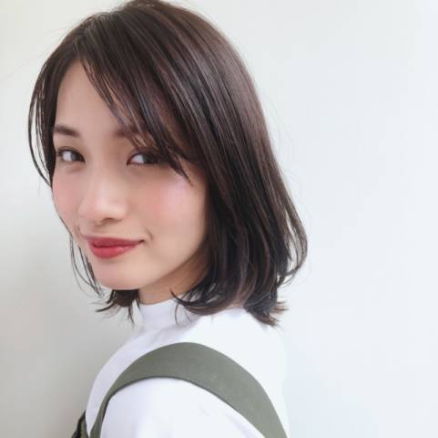 ボブヘアスタイル  HOULe ＃透明感 ＃透明感カラー ブラウン 外ハネボブ シースルーバング シースルーカラー ダークトーン