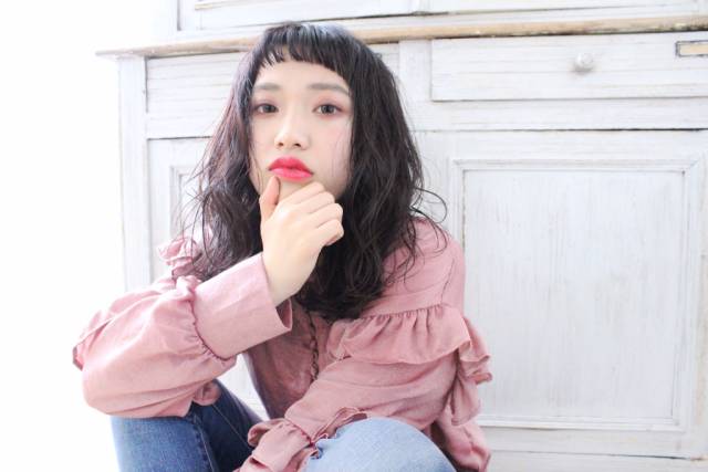ロングヘアスタイル  清水明菜 アッシュ センターパート たちあげバング ラフ 表参道 assort