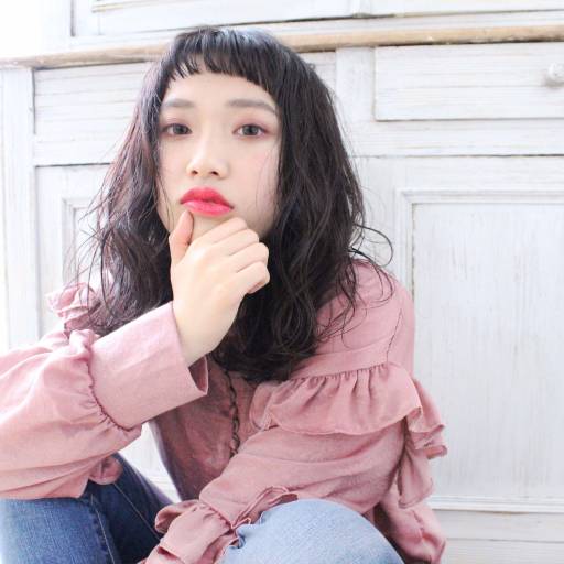 セミロングヘアスタイル  La Rica シースルーバング 無造作 外国人風 ラフ 耳かけ 外ハネ アンニュイ ウェット ウェーブ アッシュ グレージュカラー ブリーチ 前髪 透明感 グレージュ ブルージュカラー パーマ ショートバンク ピンクアッシュ