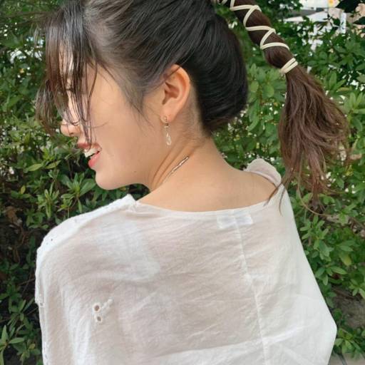 ミディアムヘアスタイル  パーティーアレンジ アレンジ 簡単アレンジ カジュアルアレンジ ヘアアレンジ セルフアレンジ ツイストアレンジ ロングアレンジ ねじりアレンジ 前髪アレンジ 簡単ヘアアレンジ サイドアレンジ ポニーテールアレンジ 透明感 モテ 愛され おフェロ センターパート