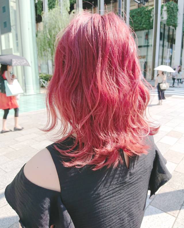 ロングヘアスタイル  CANAAN うざバング センターパート 編みこみ シースルーバング 無造作 外国人風 黒髪 ラフ ゴールドピン 耳かけ 外ハネ アンニュイ ウェット かきあげバング 透明感 結婚式 デニム ウェーブ アッシュ