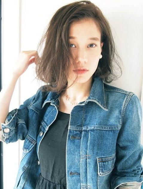 ヘアアレンジヘアスタイル  ゴールドピン ショートヘア
