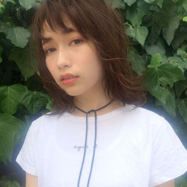 ヘアアレンジヘアスタイル  内埜晃宏 ゴールドピン ピンアレンジ くせ毛風 ショートアレンジ ボブアレンジ 原宿 ナチュラル FUDGE meuvle