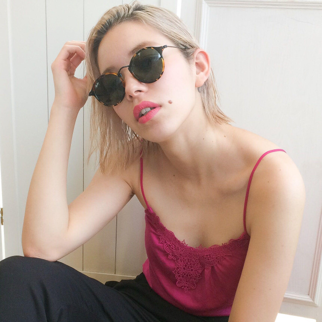 ボブヘアスタイル  センターパート 無造作 外国人風 ラフ 外ハネ 耳かけ アンニュイ かきあげバング ウェット 透明感 ウェーブ lamp hair