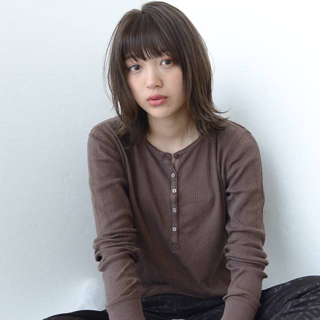 ミディアムヘアスタイル  vicca 南青山 前髪 透明感 グレージュ vicca萩原