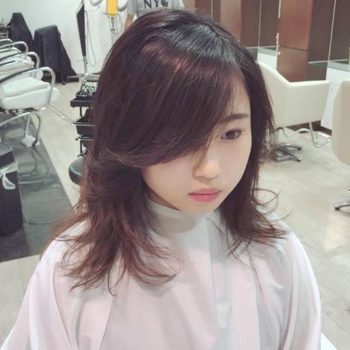 ロングヘアスタイル  ナチュラル ラフ 無造作 透明感 ウェット 外国人風 アンニュイ ウェーブ ダークトーン くせ毛風 表参道 デニム ルーズ アッシュ 抜け感 大人可愛い 外ハネ 耳かけ