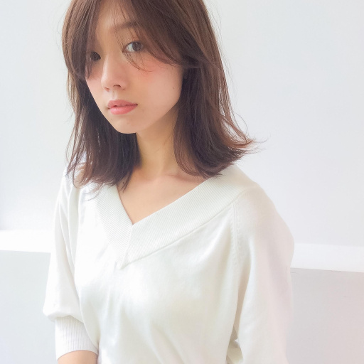 ミディアムヘアスタイル  ロブ 透け感 透明感 抜け感 外ハネ ダークトーン センターパート アッシュ 無造作 シースルーバング うざバング ラフ ニット Grow
