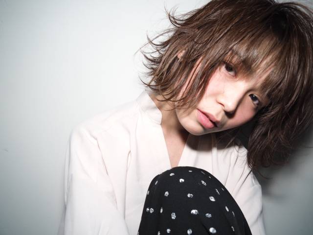 ヘアアレンジヘアスタイル  おだんご 無造作 ラフ おくれ毛 おフェロ ar ボルドー ファッション サロペット drive for garden