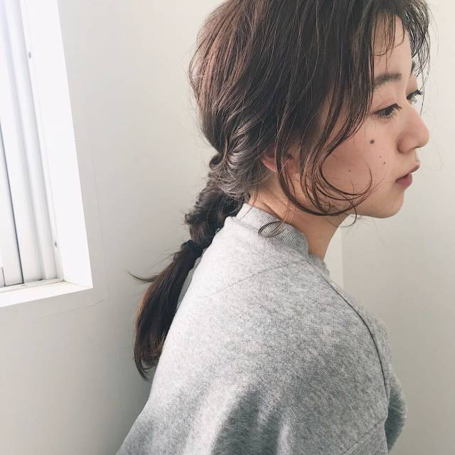 ヘアアレンジヘアスタイル  編みこみ センターパート 無造作 外国人風 ラフ アンニュイ ウェーブ ナチュラル ヘアアレンジ 抜け感 結婚式