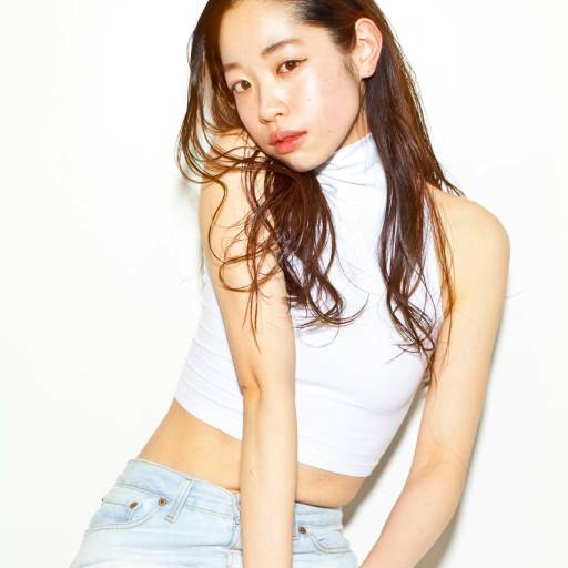 ミディアムヘアスタイル  fess ボブ 外ハネ ウェーブ 外国人風 透明感 アッシュ カーキ アンニュイ うざバング 無造作 ラフ 無造作ウェーブ デニム ウェット 福岡美容室