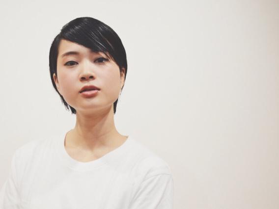 メンズのショートヘアスタイル  くせ毛風 パーマ ミニタリー スパイラル 黒髪 ダークトーン LOAVE AOYAMA
