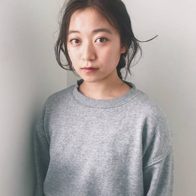 ロングヘアスタイル  外国人風 アンニュイ ナチュラル 透明感 ヘアアレンジ ウェーブ 抜け感 無造作